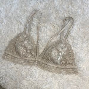 Victoria’s Secret Strappy Lace Bralette Large
